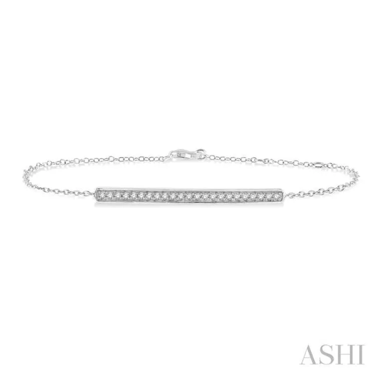 1/6 Ctw Bar Center Round Cut Diamond Petite Bracelet in 10K White Gold