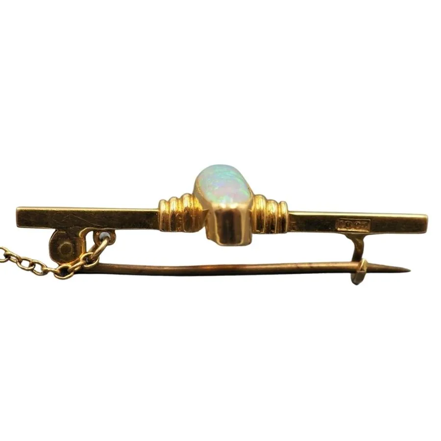 18ct Yellow Gold Crystal Opal Brooch with Safety Chain