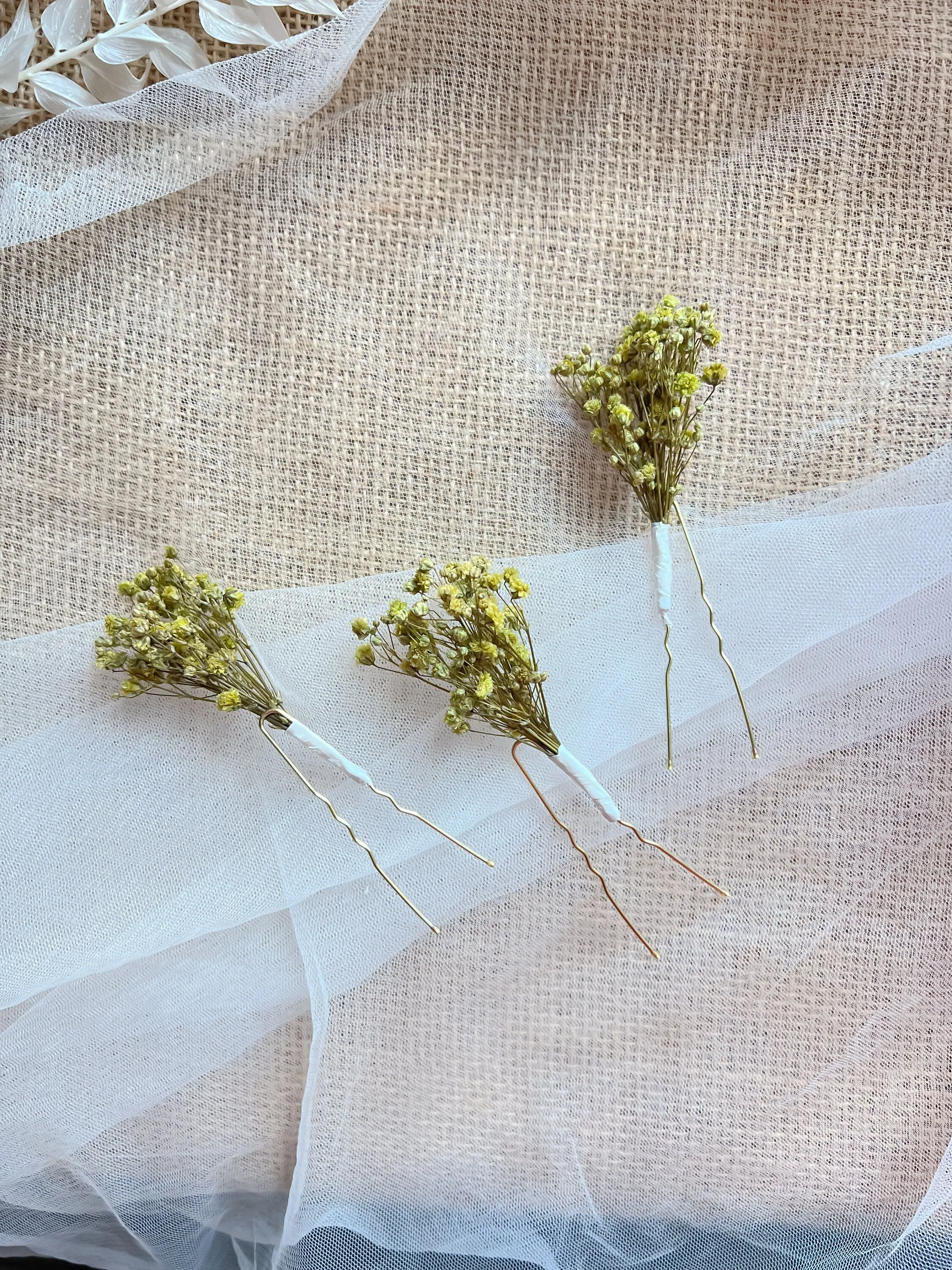 Green Gypshophila Hair Pins, Sage Green Babys Breath Flower Hair Accessories, Minimal Hair Pins for Bridesmaids, Preserved Gypsophila