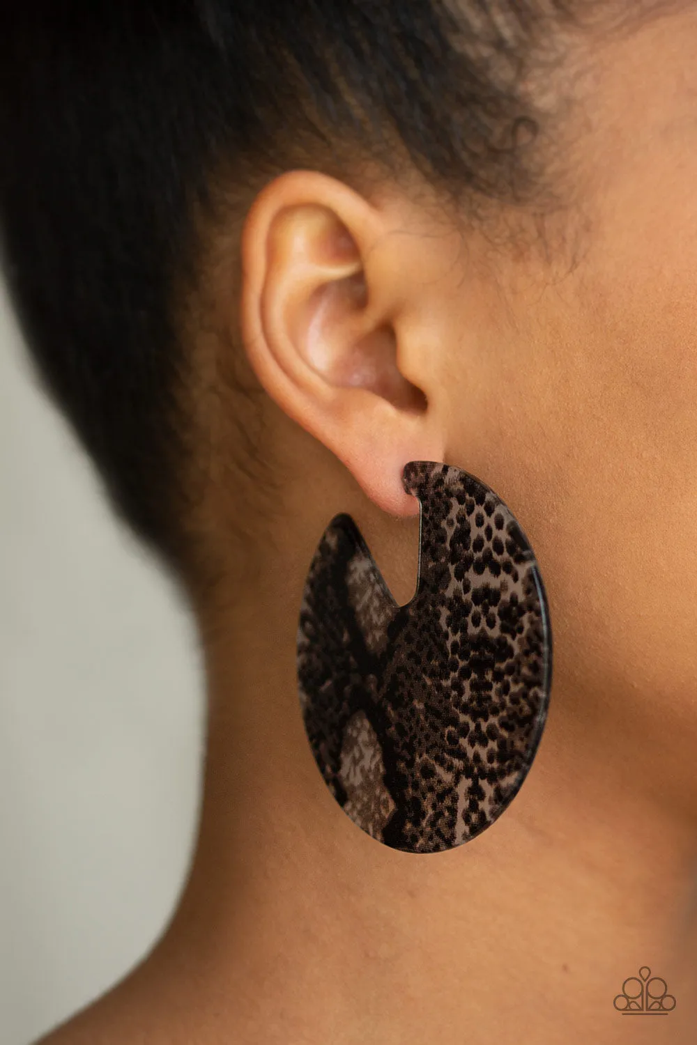 Paparazzi Hit or HISS Earrings Black