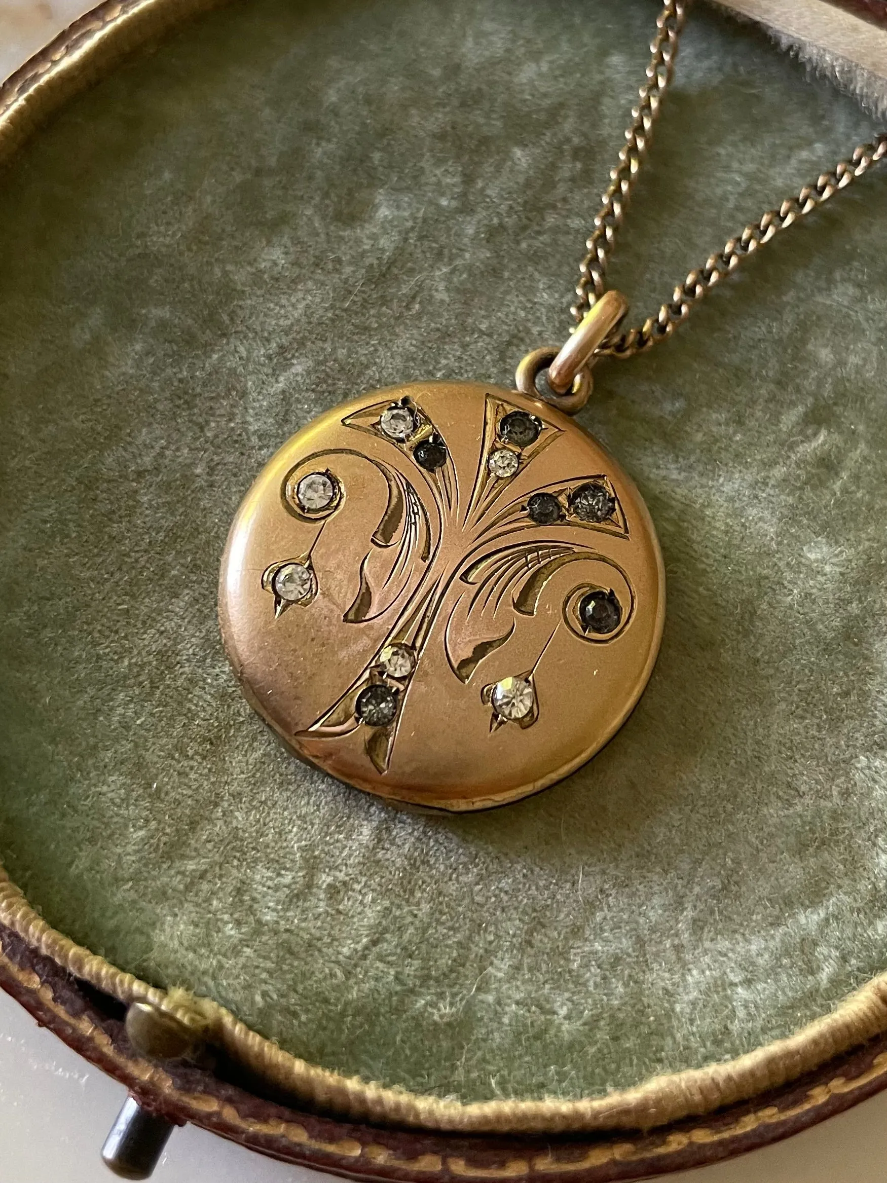 Victorian Fountain Locket